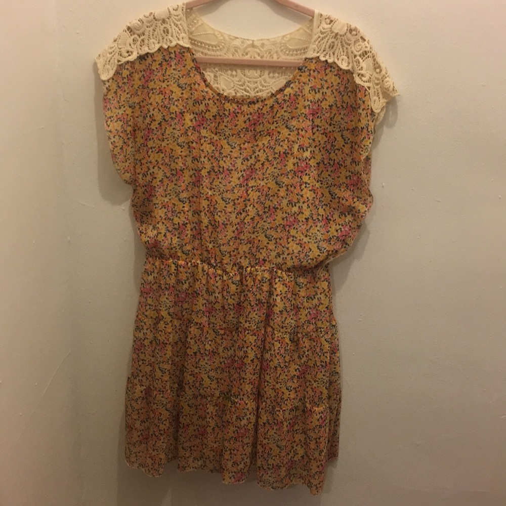 Adorable flirty floral spring/summer dress